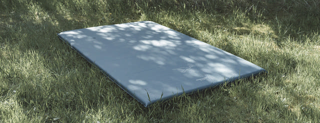 Dubbel självuppblåsande liggunderlag